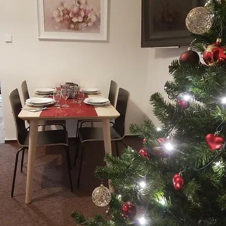 Apartman 85 *